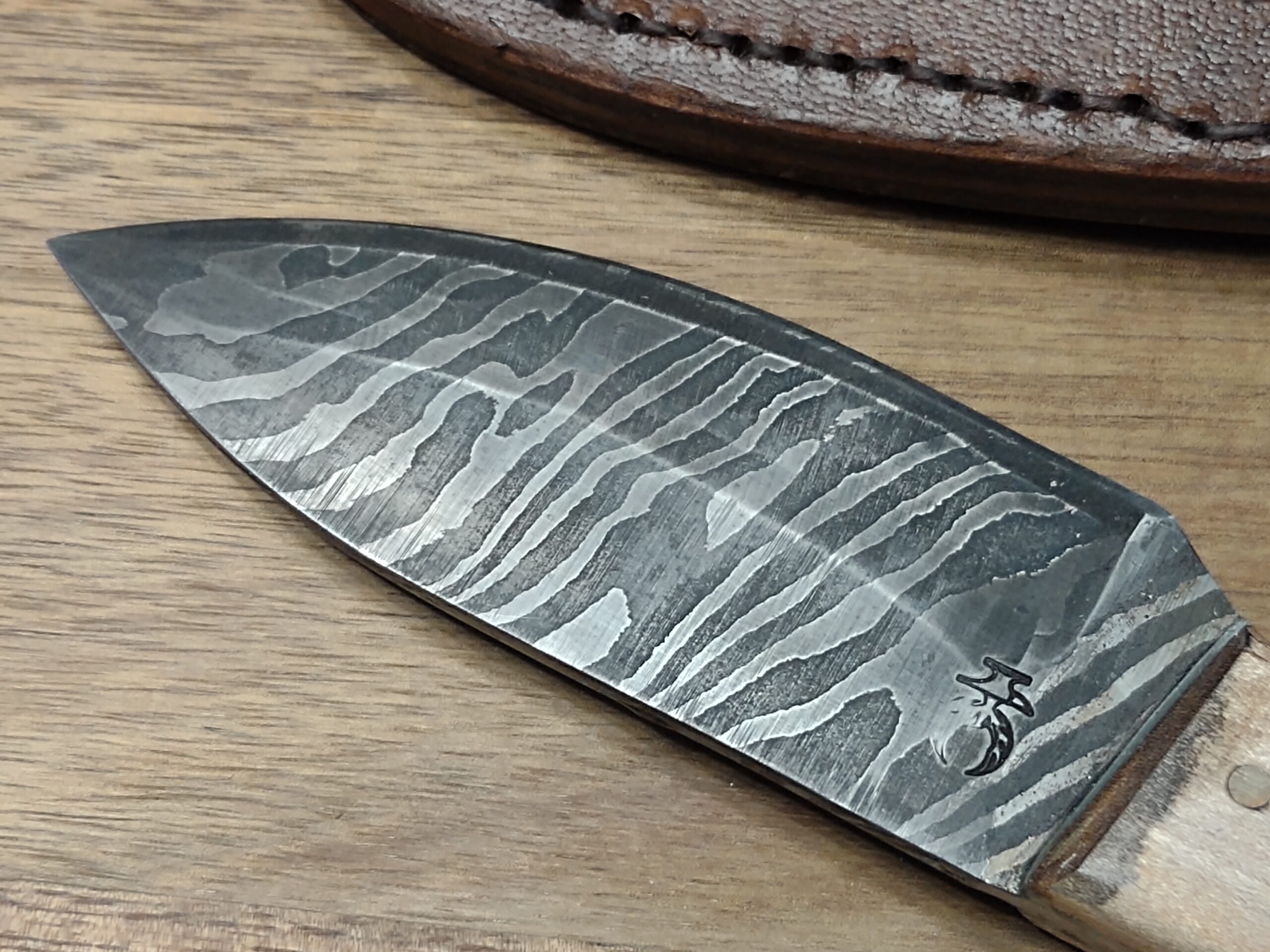 10 Layer Twister Pattern Damascus Skinner - Image 5