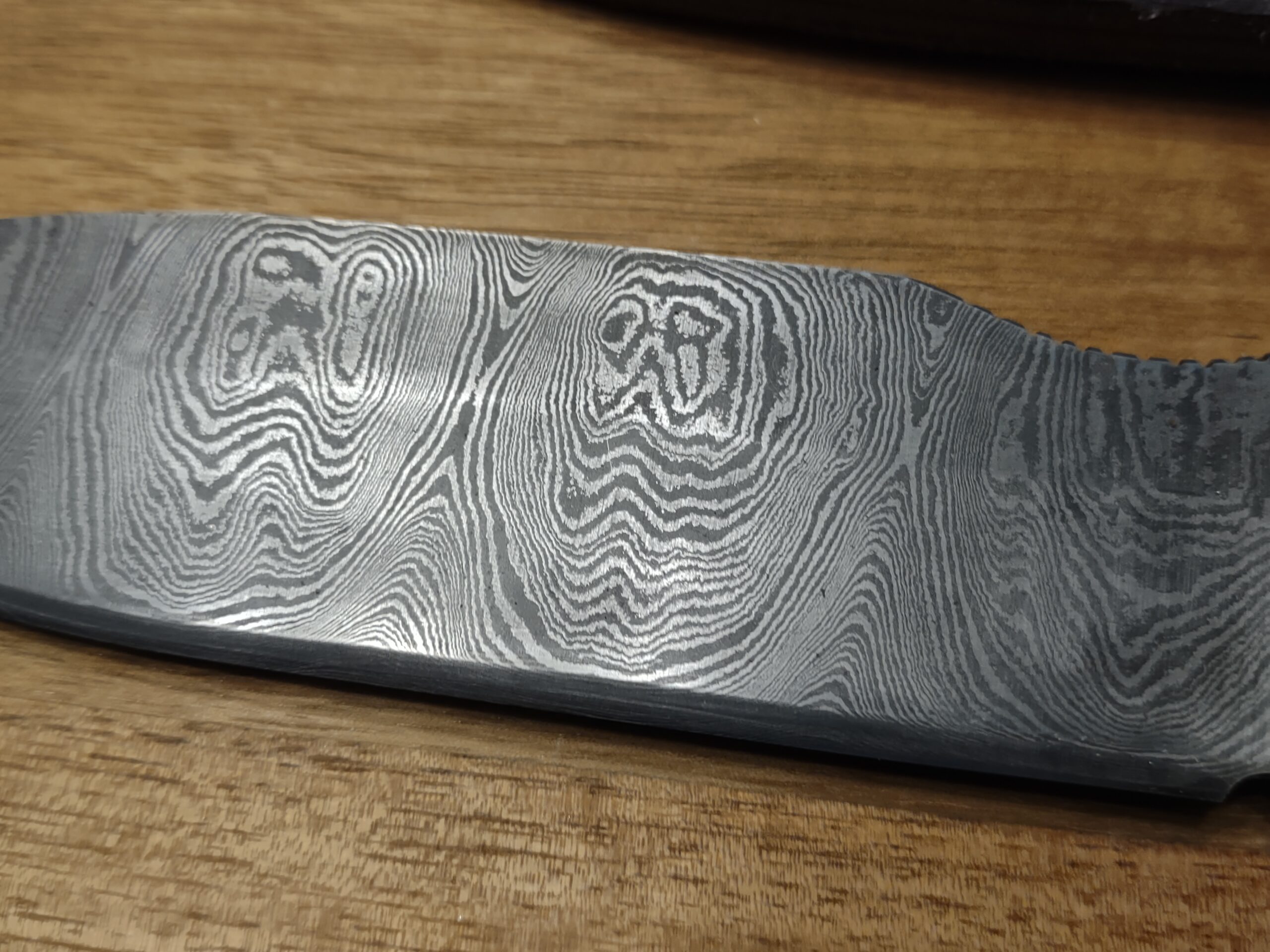 200 Layer Ladder Pattern Damascus knife - Image 6