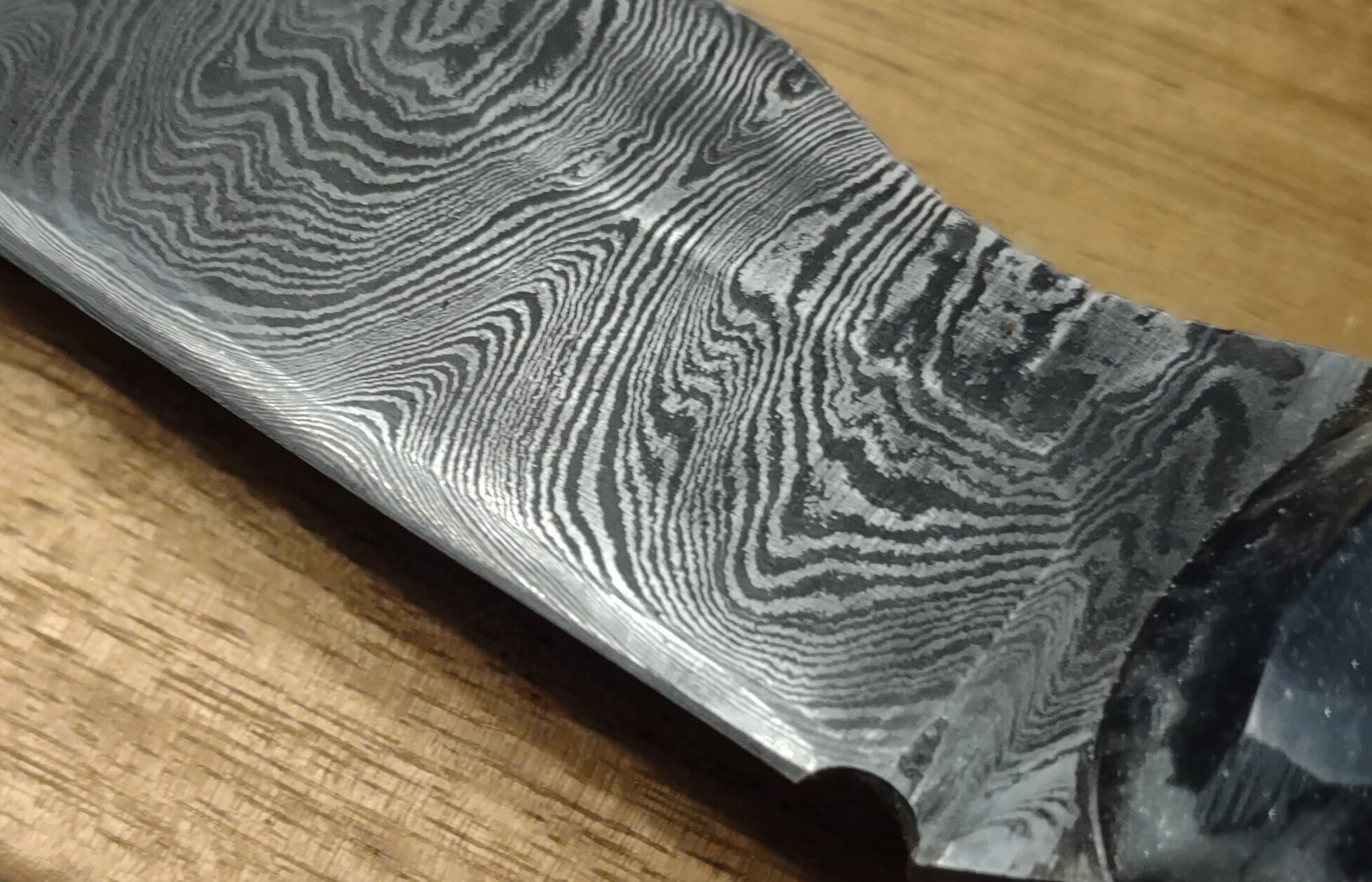 200 Layer Ladder Pattern Damascus knife - Image 4